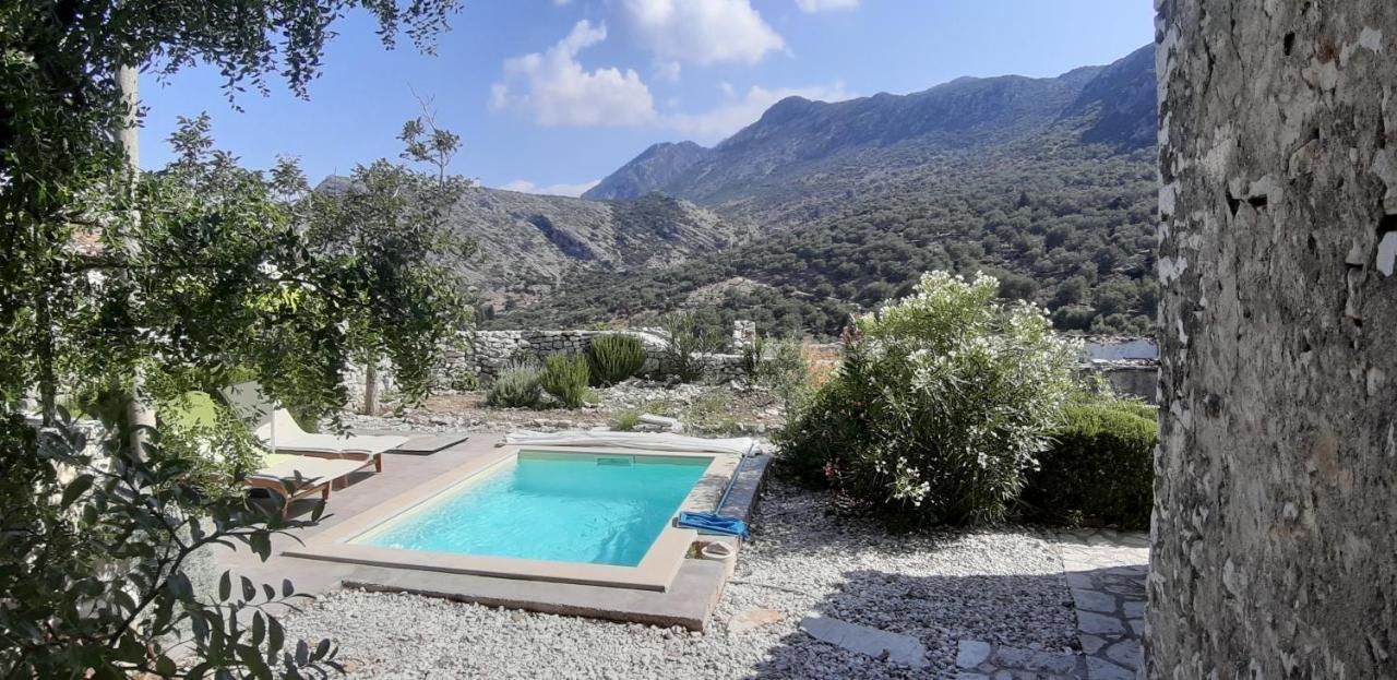Les Villas De Qeparo Bagian luar foto