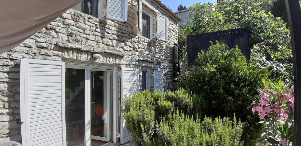 Les Villas De Qeparo Bagian luar foto