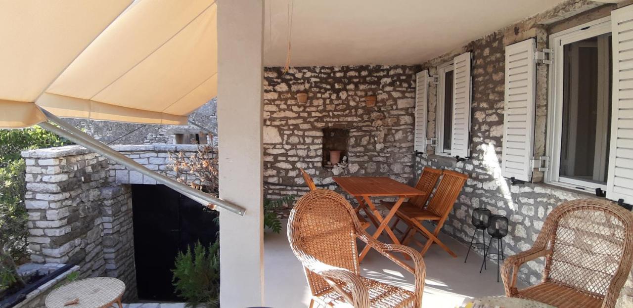 Les Villas De Qeparo Bagian luar foto