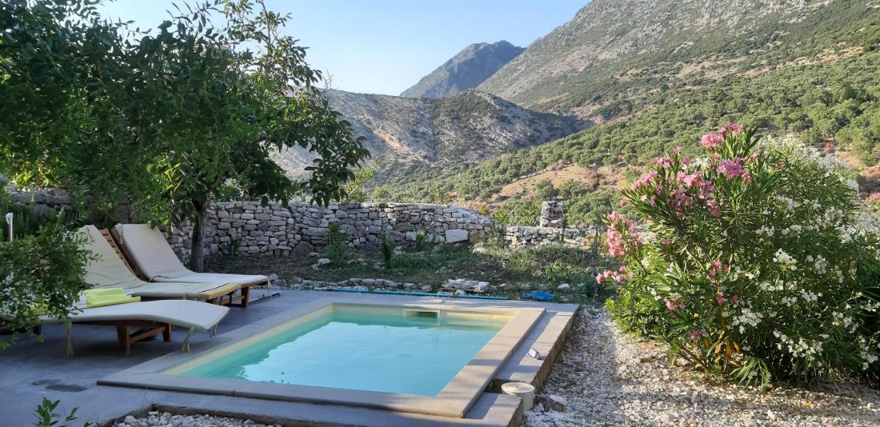 Les Villas De Qeparo Bagian luar foto