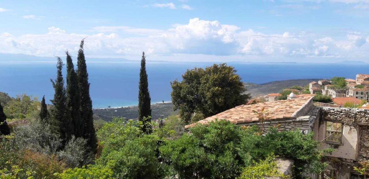Les Villas De Qeparo Bagian luar foto
