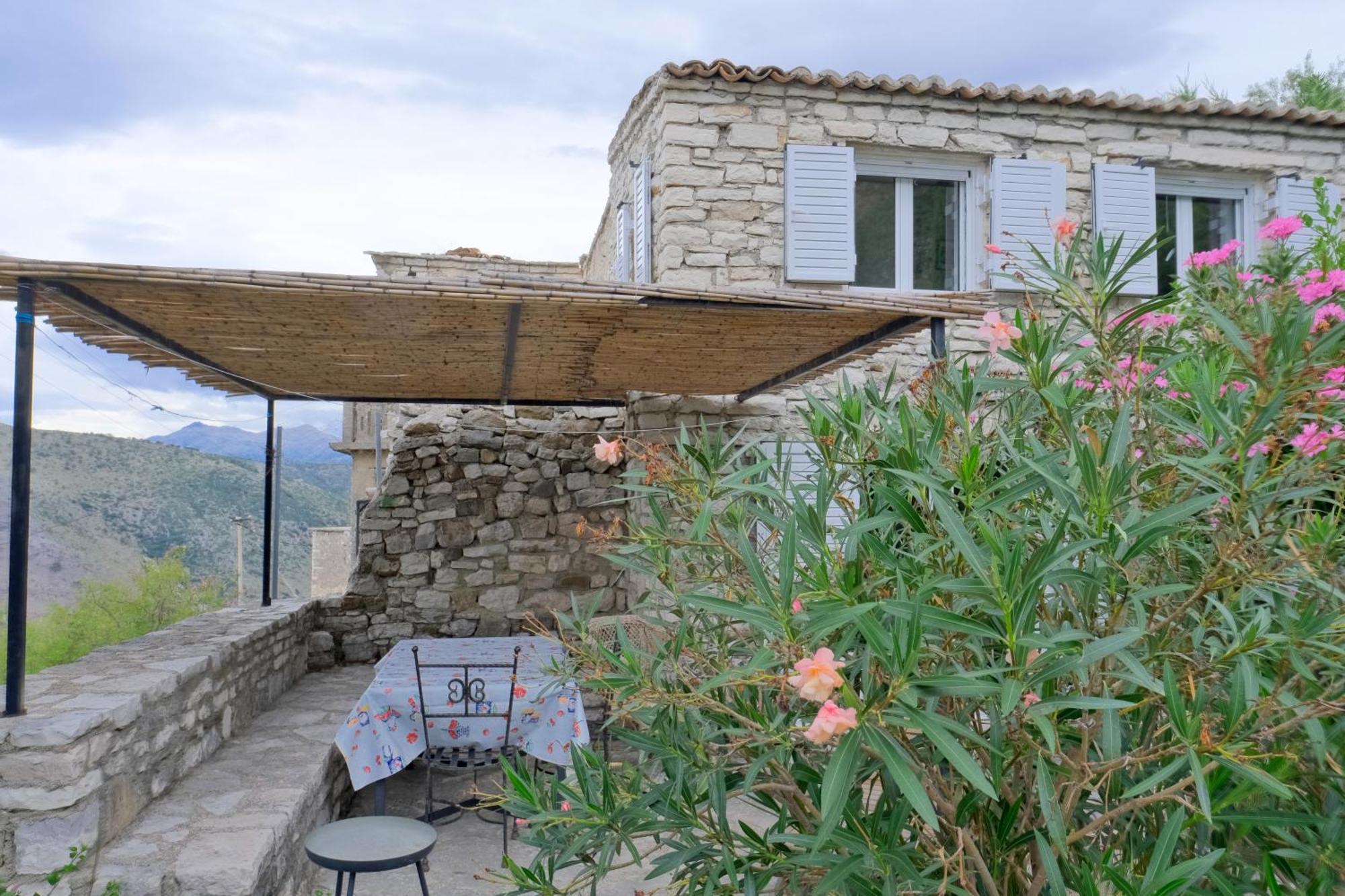 Les Villas De Qeparo Bagian luar foto