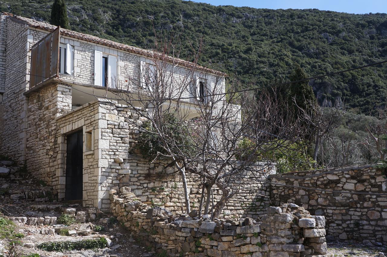 Les Villas De Qeparo Bagian luar foto