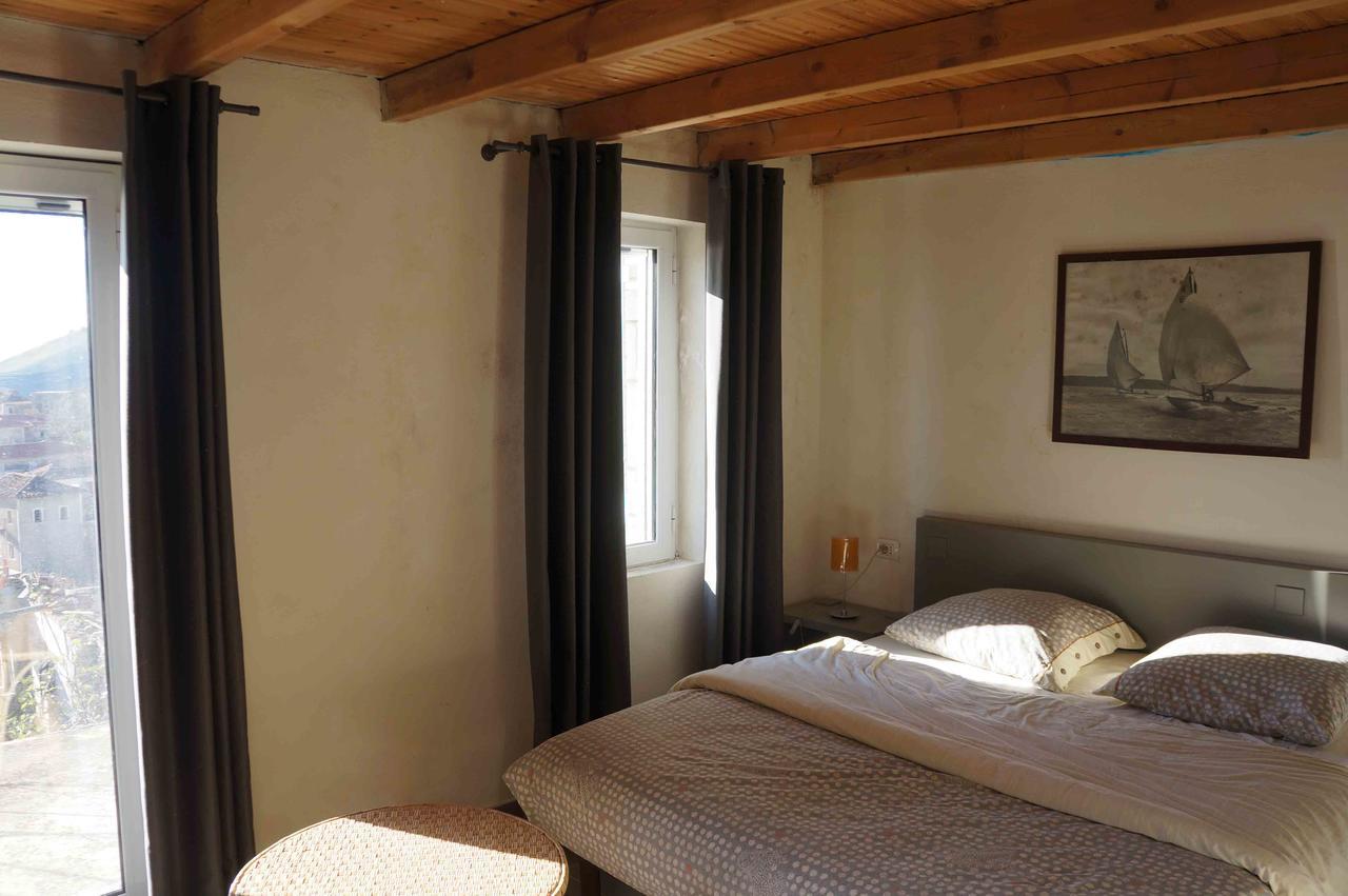 Les Villas De Qeparo Bagian luar foto