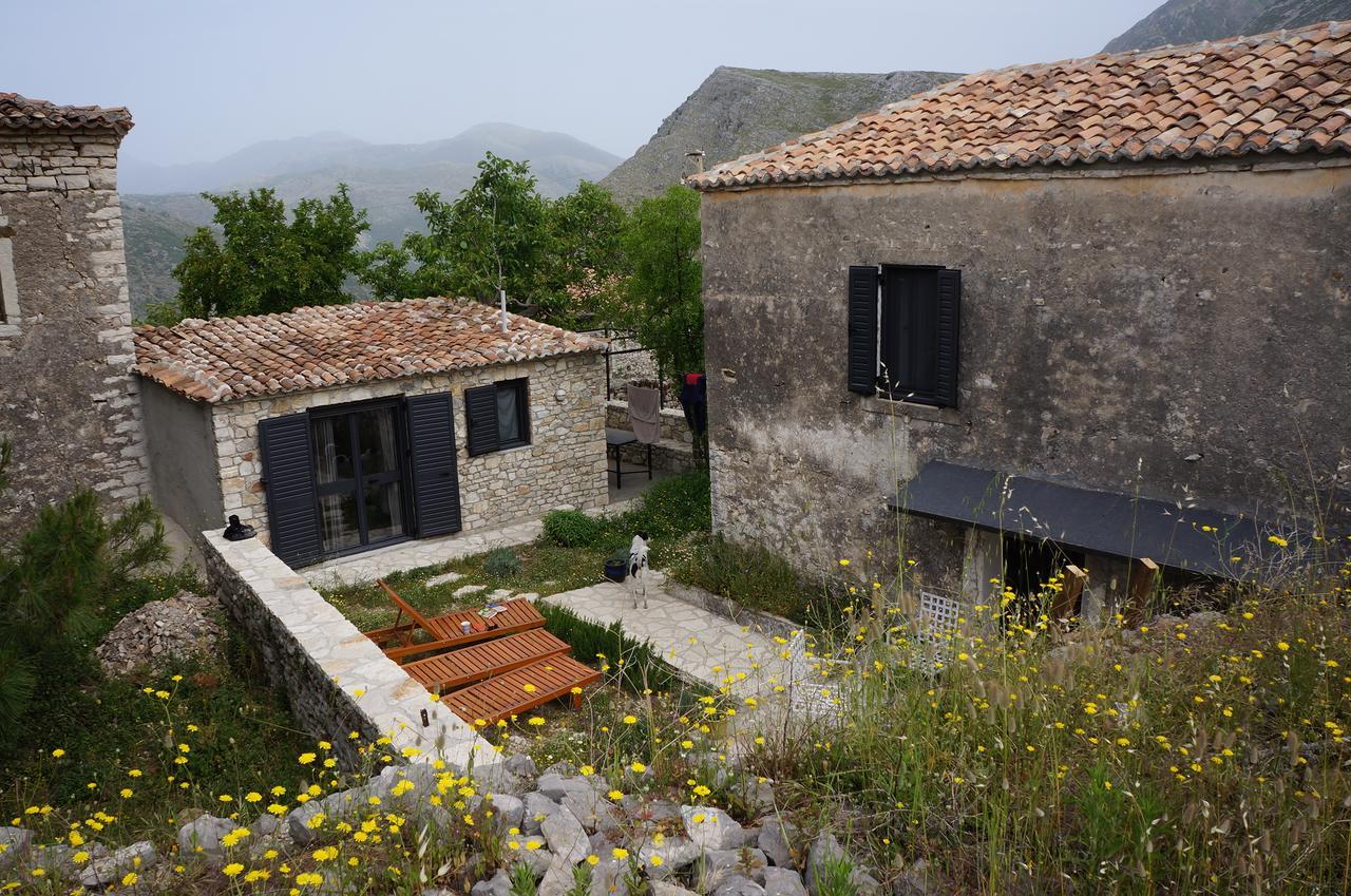Les Villas De Qeparo Bagian luar foto