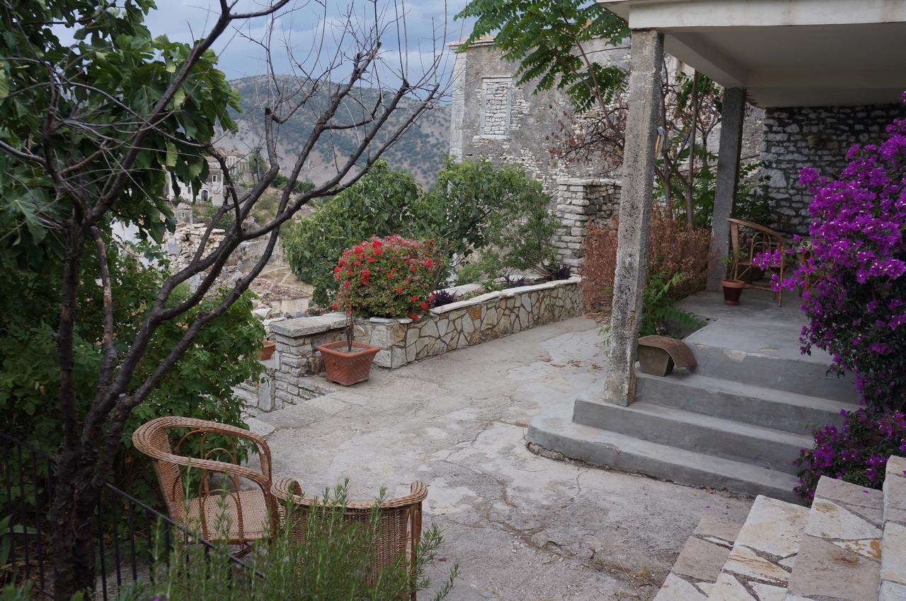 Les Villas De Qeparo Bagian luar foto