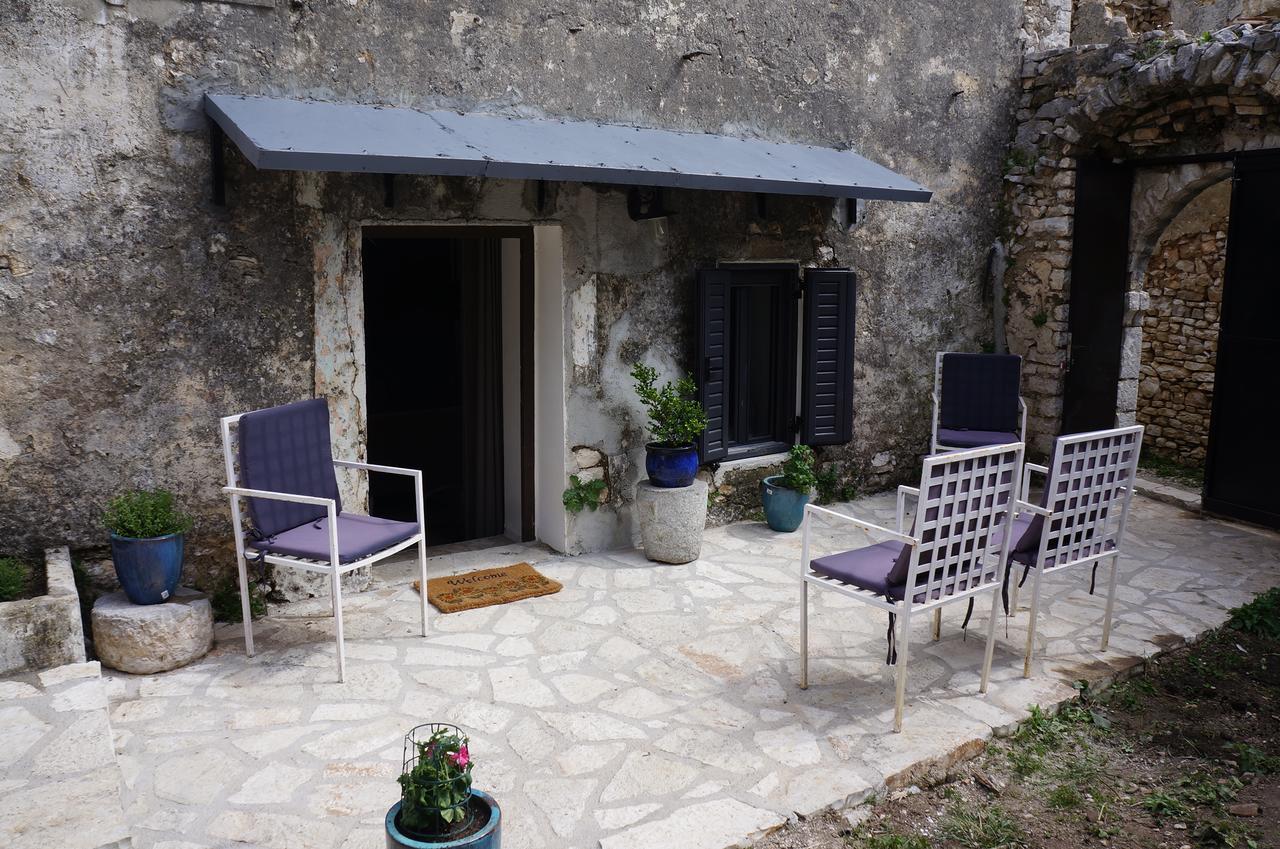 Les Villas De Qeparo Bagian luar foto